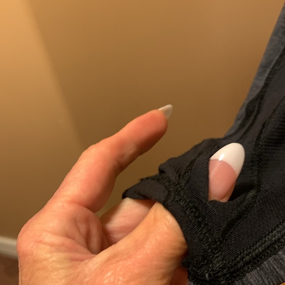 Lulu Lemon size 4 rare ruffled light weight top so cute and unique! EUC. Black - Picture 4 of 6